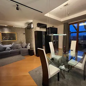 Apartment Attico Con Vista Spettacolare E Jacuzzi, Bologna